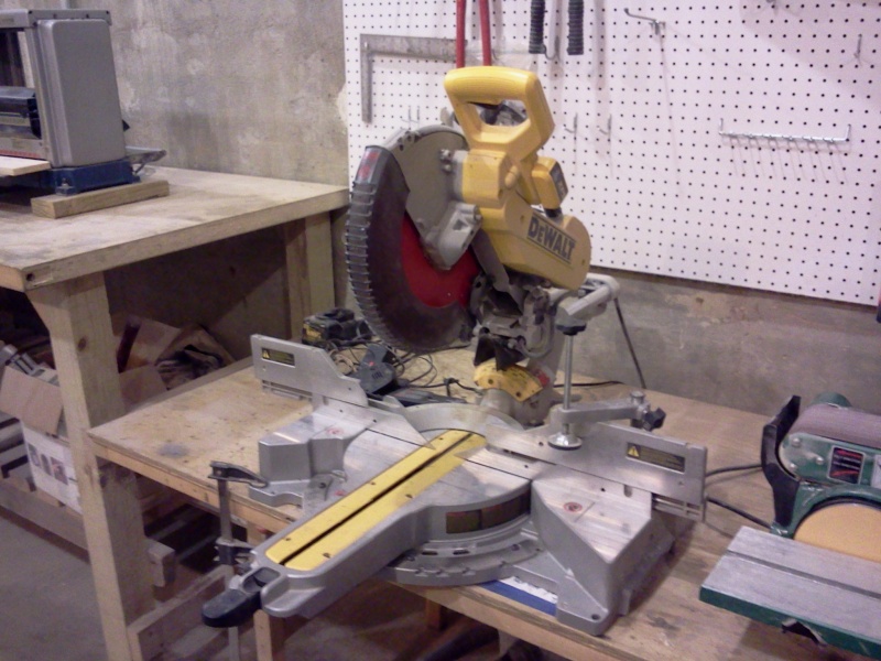 File:DewaltCompoundMiterSaw.jpg